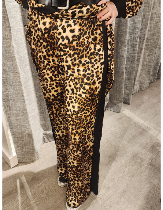 Silk Feel Leopard Print Suit